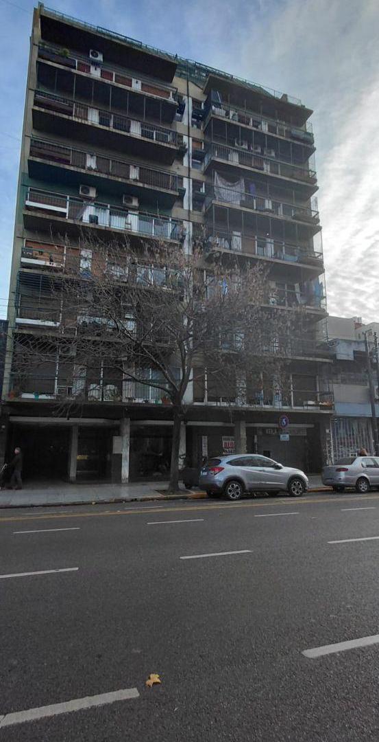 Av. AVELLANEDA 2700 - 4 AMBIENTES + ESCRITORIO O DEPENDENCIA - SUPER LUMINOSO.