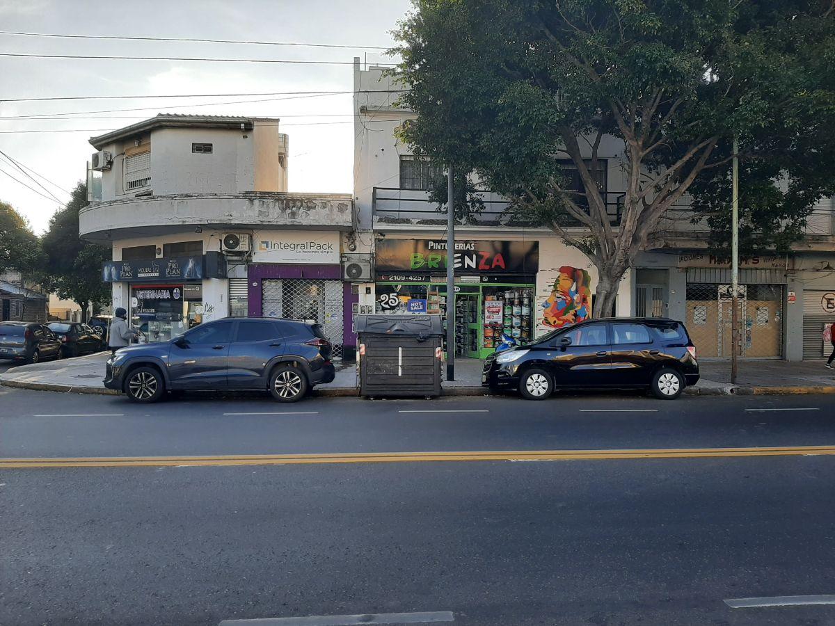 Foto de LOCAL SOBRE AV BEIRO - CENTRO COMERCIAL. - A 1 CUADRA DE AV LOPE DE VEGA, imagen 1