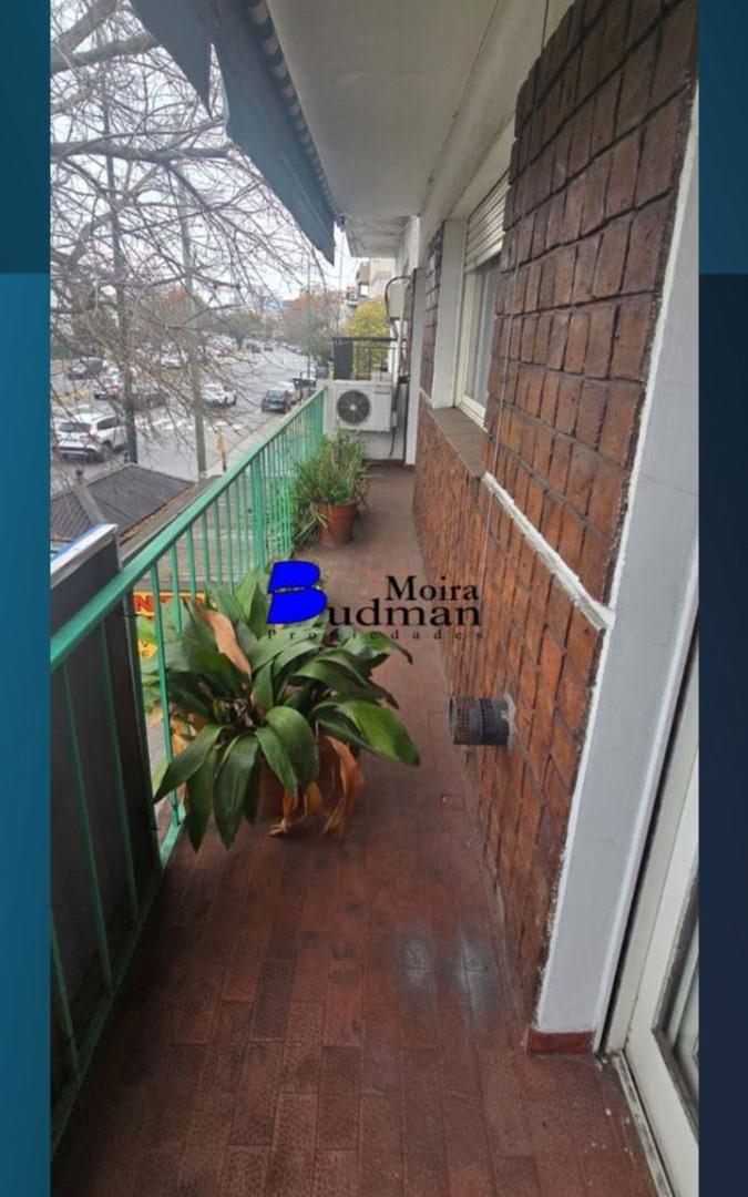 SEMIPISO DE 3 AMBIENTES APTO PROFESIONAL CON PATIO PROPIO Y BAJAS EXPENSAS EN MARTÍNEZ