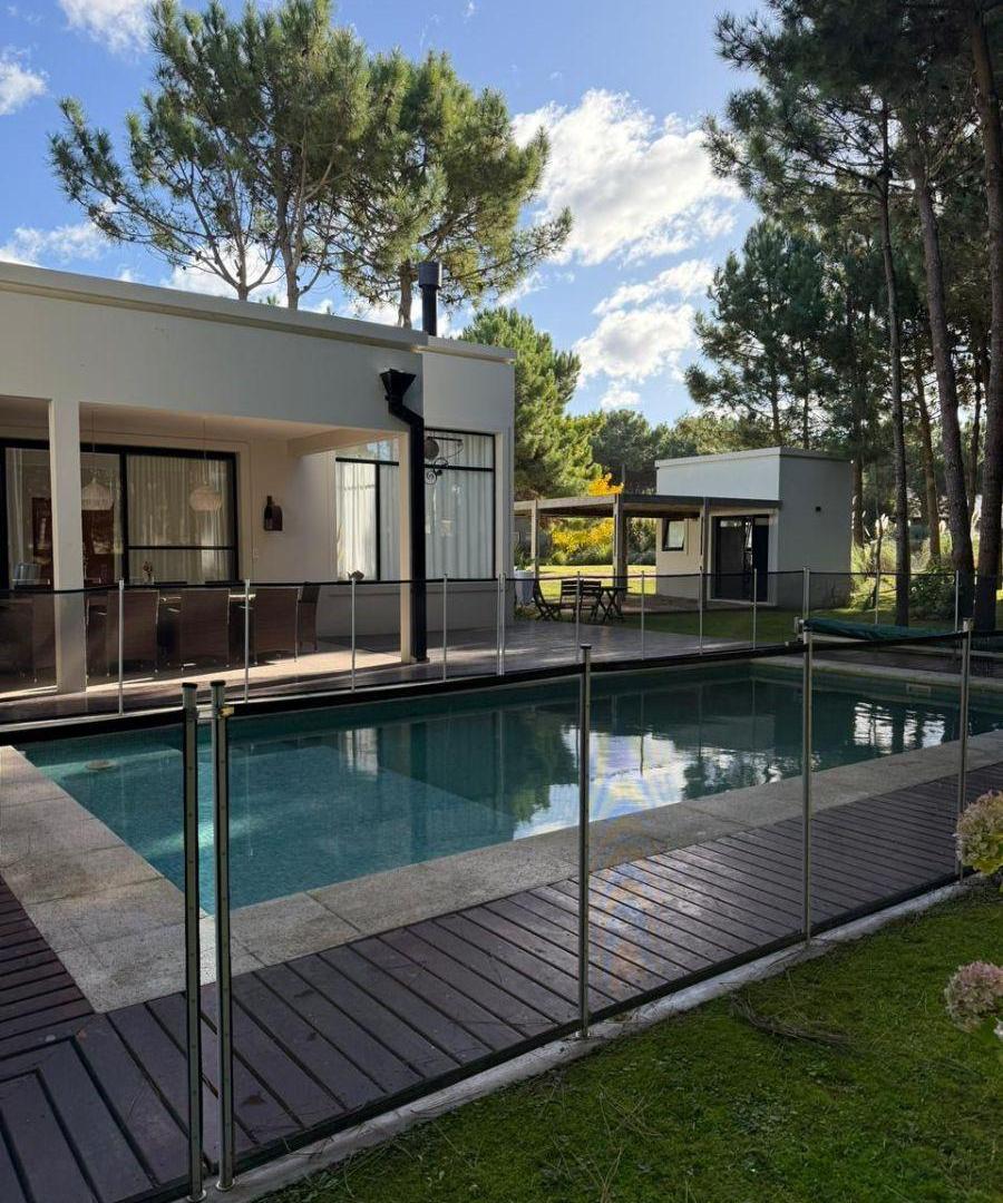 Impecable Casa en venta Costa Esmeralda Golf 2. Permuta departamento en Caba