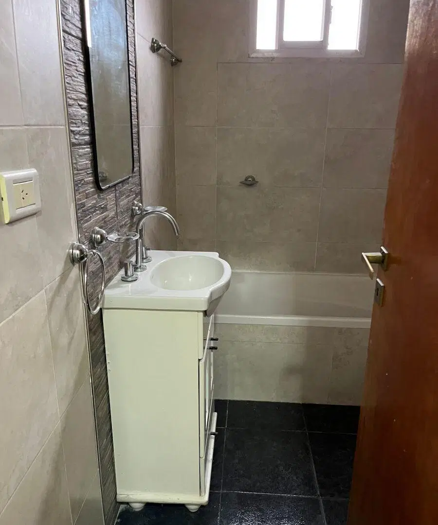 Departamento de 50 m² con 1 dormitorio en alquiler en Valentín Alsina 5
