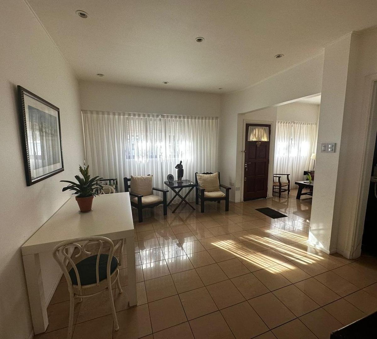 Muy Linda Casa S/ Lote de 8,66x25, 4 Ambientes! 1