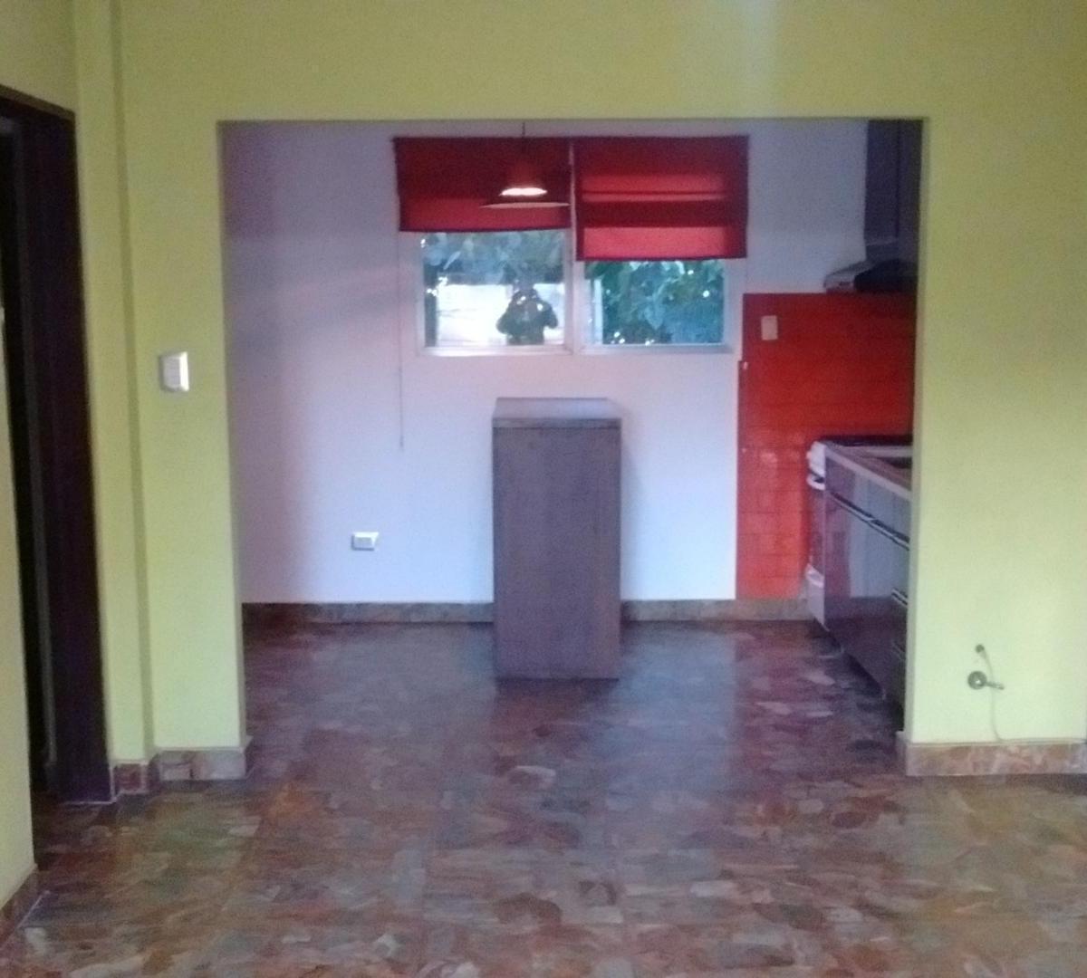 2 DEPARTAMENTOS + 3 LOCALES COMERCIALES + 100 MTRS LIBRES!!!