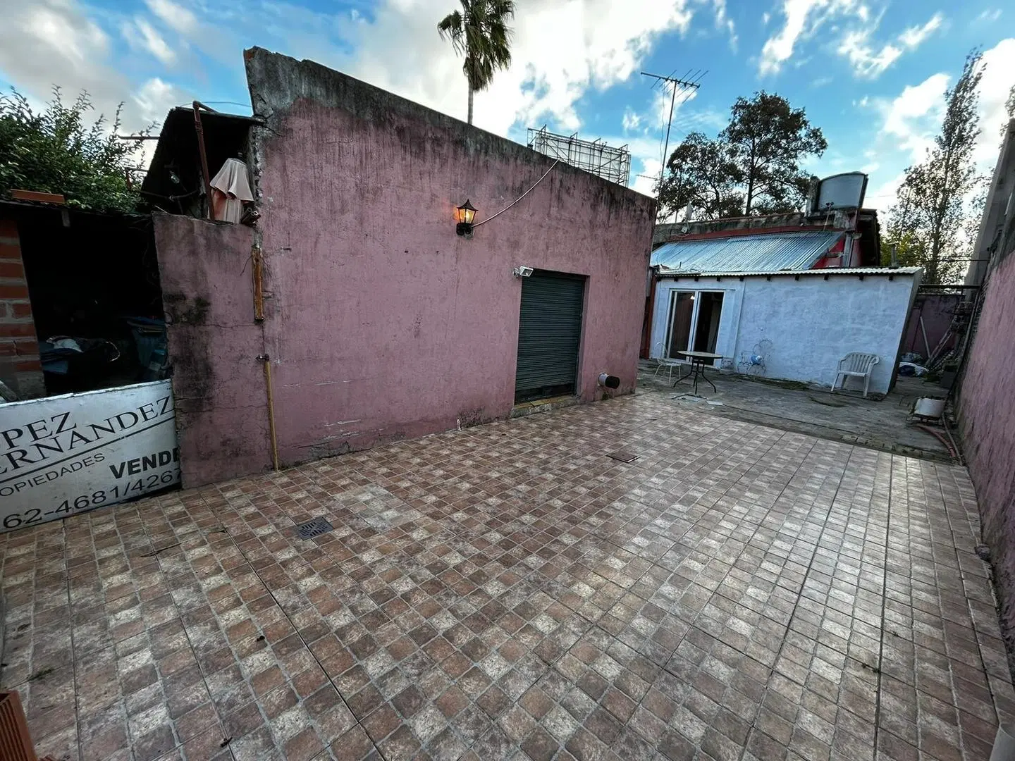 LOTE DE 10X30, POSEE 2 PROPIEDADES PARA REMODELAR!!!! 2