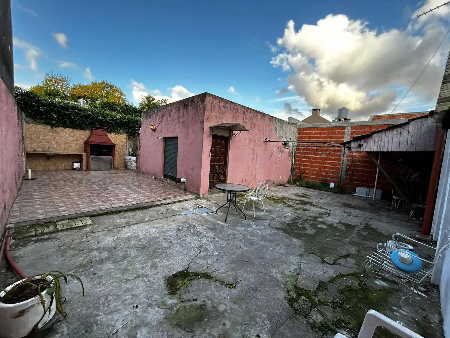 LOTE DE 10X30, POSEE 2 PROPIEDADES PARA REMODELAR!!!! 3