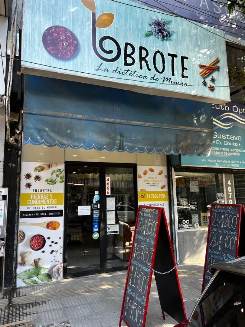 EXCELENTE LOCAL SOBRE AVENIDA VÉLEZ SARSFIELD!!! 2