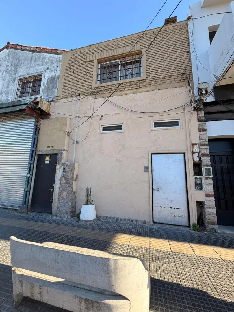 PH 3 AMBS EN P.ALTA + LOCAL A LA CALLE EN P.BAJA S/AV. MITRE 2
