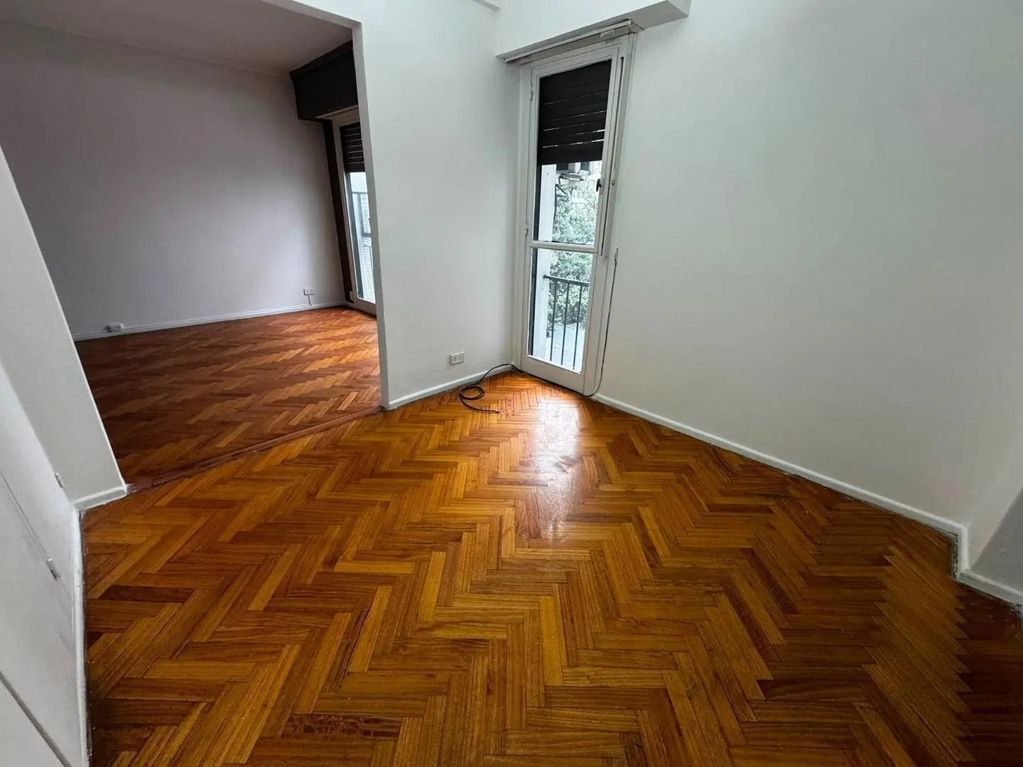 DEPARTAMENTO 4 AMBIENTES, CUARTO PISO, EXCELENTE UBICACION! 4