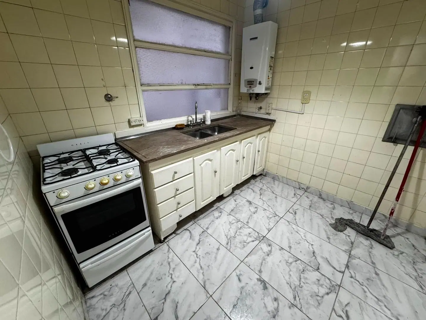 DEPARTAMENTO 4 AMBIENTES, CUARTO PISO, EXCELENTE UBICACION! 8