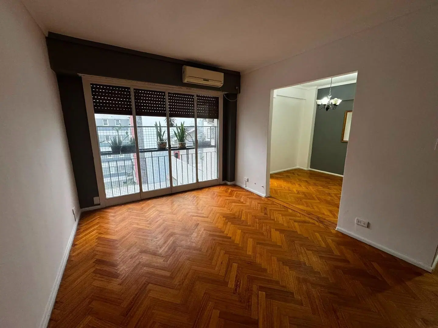 DEPARTAMENTO 4 AMBIENTES, CUARTO PISO, EXCELENTE UBICACION! 3