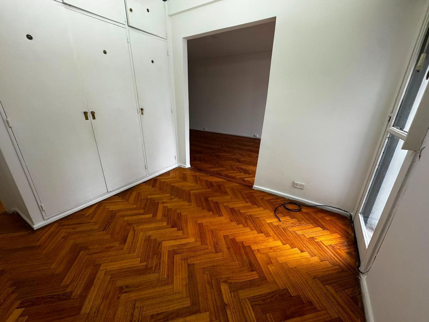 Foto de DEPARTAMENTO 4 AMBIENTES, CUARTO PISO, EXCELENTE UBICACION!, imagen 4
