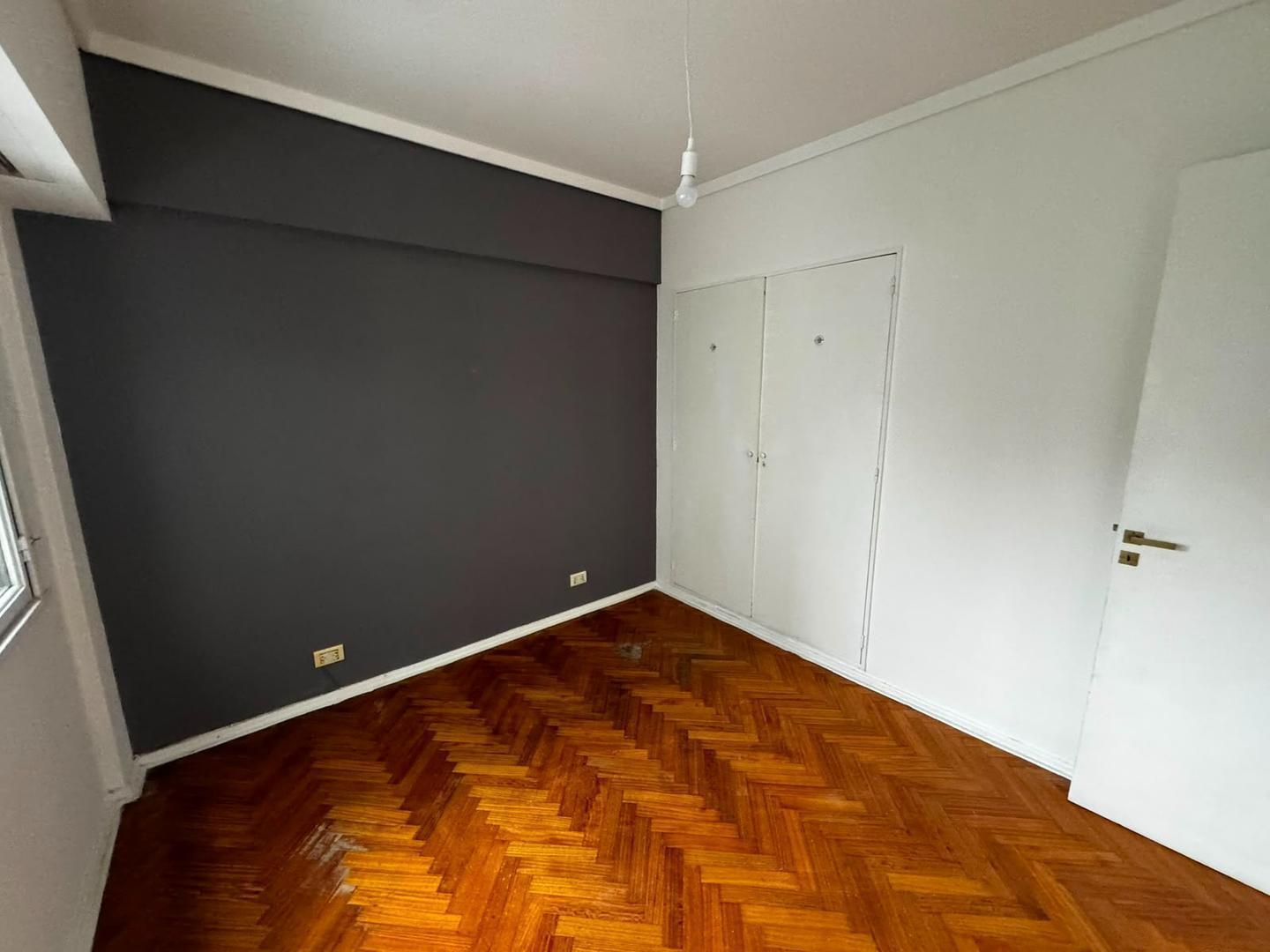 Foto de DEPARTAMENTO 4 AMBIENTES, CUARTO PISO, EXCELENTE UBICACION!, imagen 2