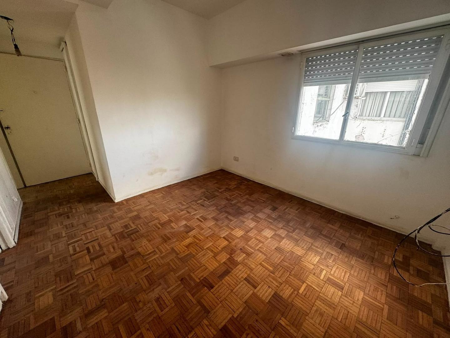 Foto de OPORTUNIDAD, DEPTO 2 AMBIENTES PISO ALTO A RECICLAR!, imagen 3