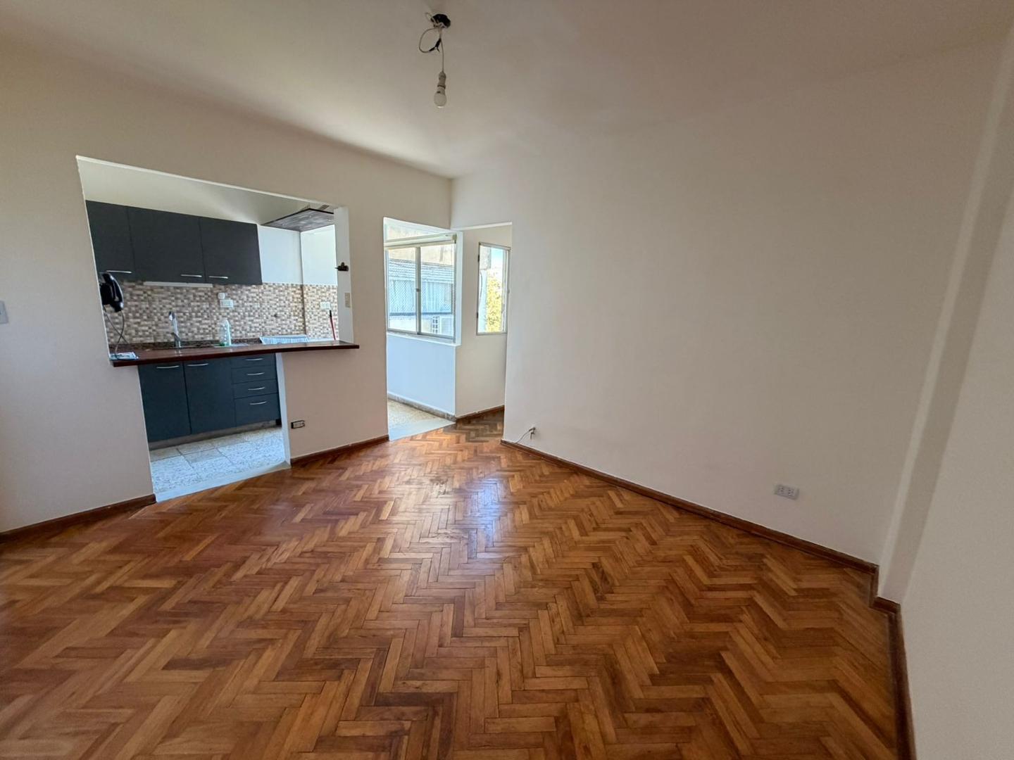 Foto de OLIVOS, DEPARTAMENTO 2 AMBIENTES 4 PISO A MTRS DE AV. MAIPÚ, imagen 1