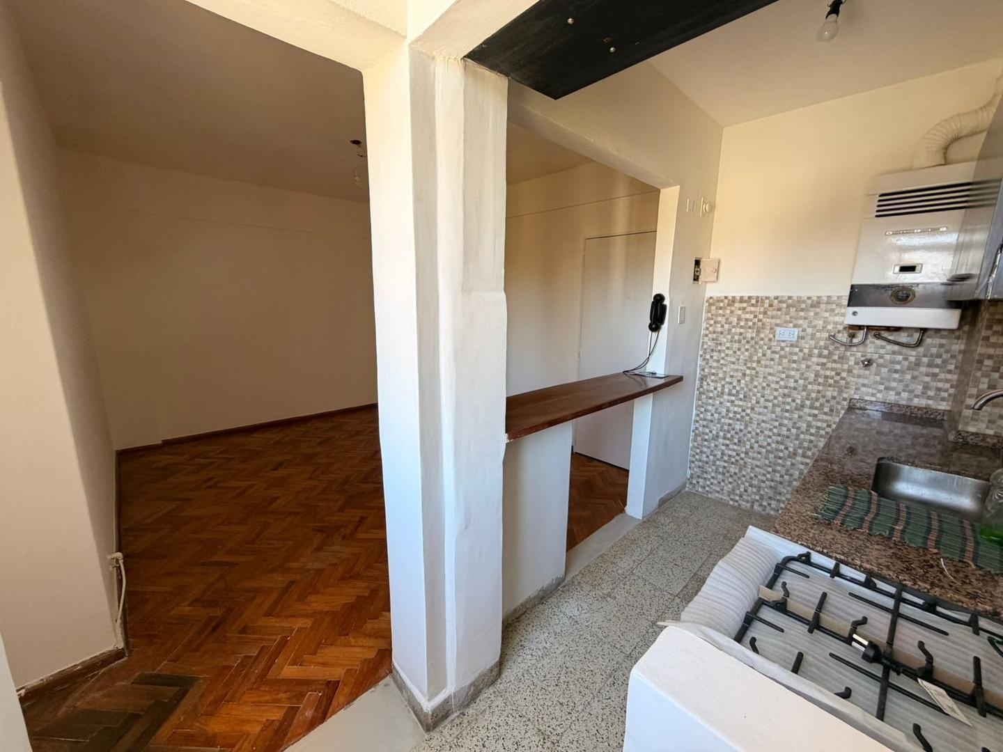 Foto de OLIVOS, DEPARTAMENTO 2 AMBIENTES 4 PISO A MTRS DE AV. MAIPÚ, imagen 2