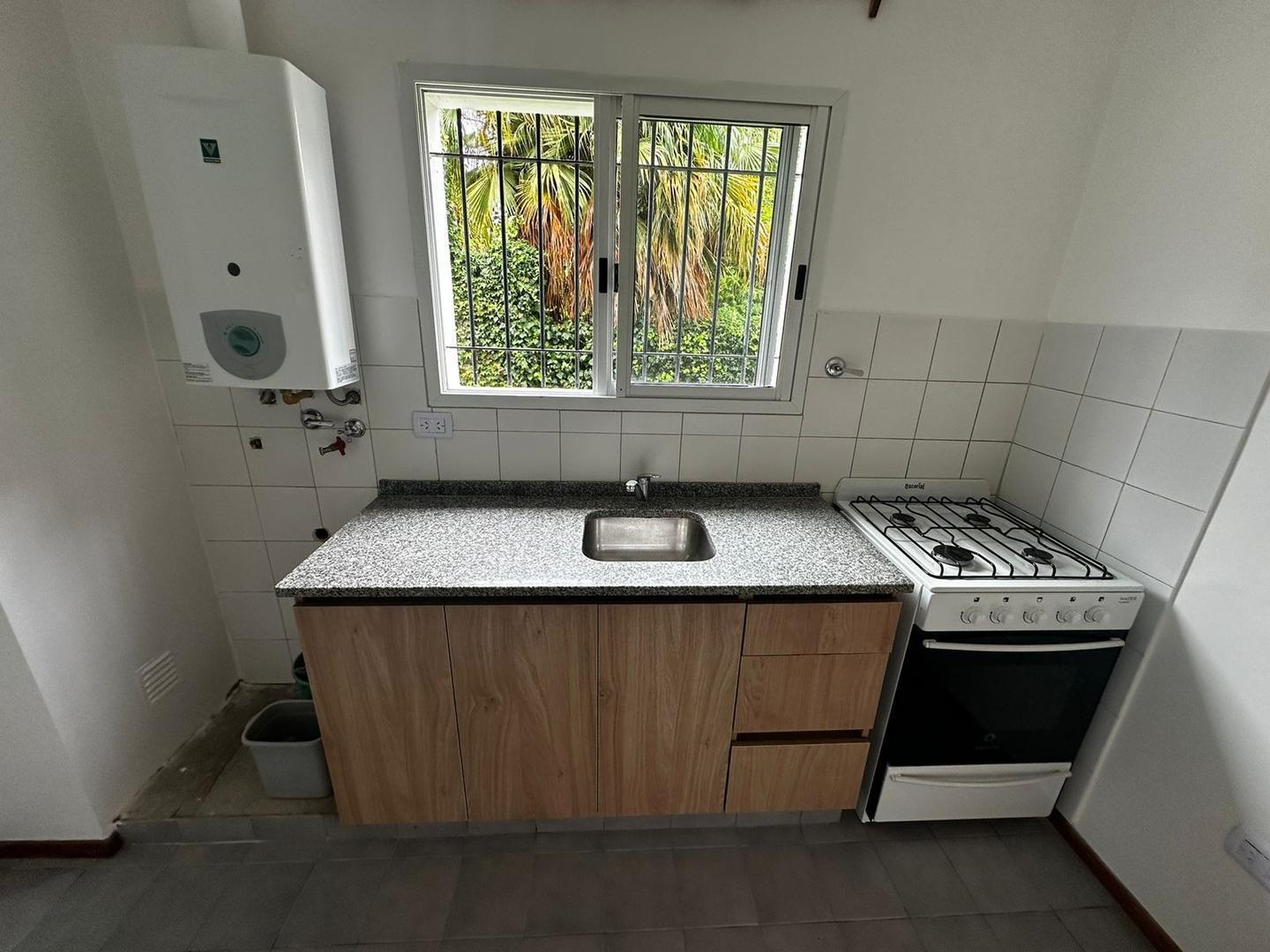 Foto de HERMOSO DEPTO, 2 AMBIENTES, COCHERA, BALCON, SAN ISIDRO!!!, imagen 2