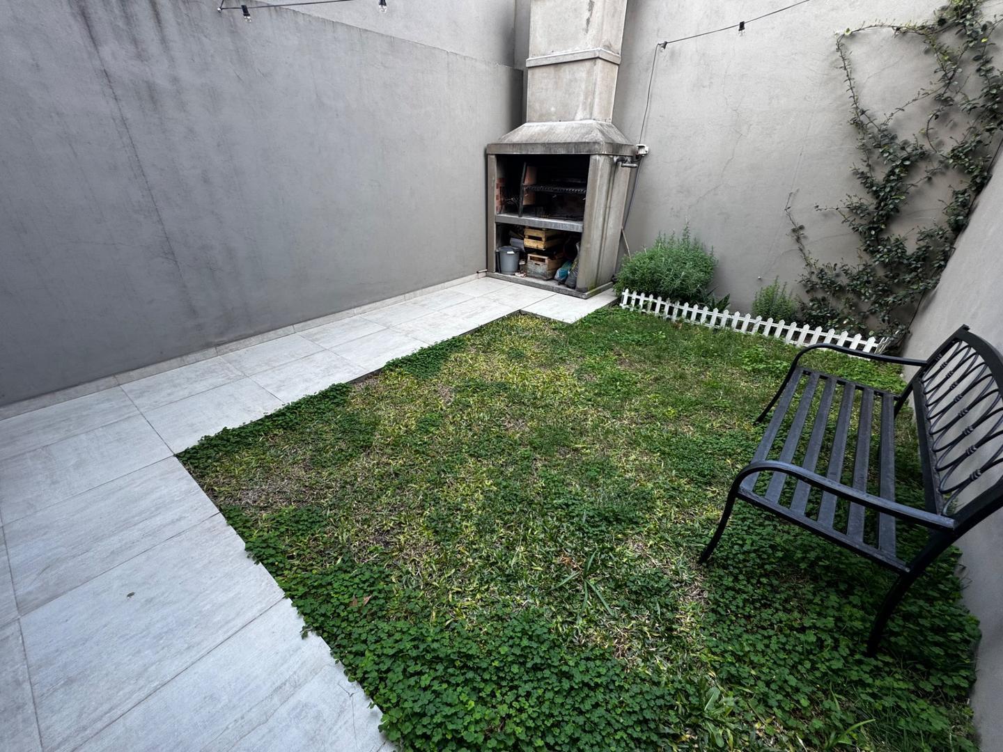 Foto de Hermoso PH planta baja, cochera, jardín, 2 ambientes!, imagen 2