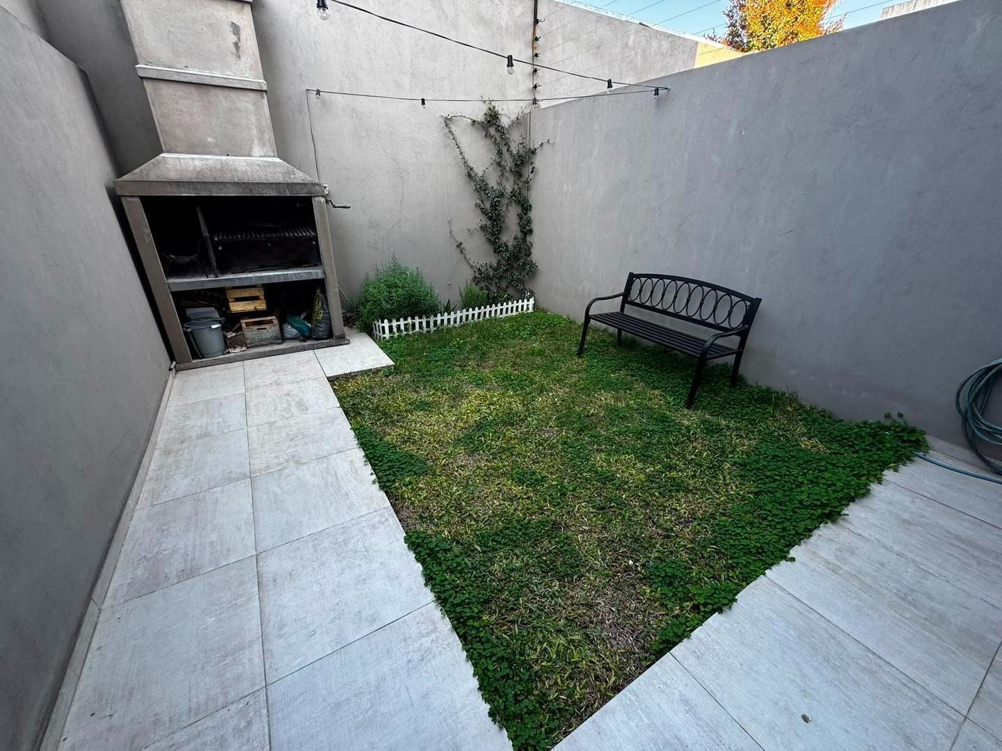 Foto de DEPARTAMENTO PLANTA BAJA CON JARDIN Y COCHERA, SIN EXPENSAS!, imagen 4