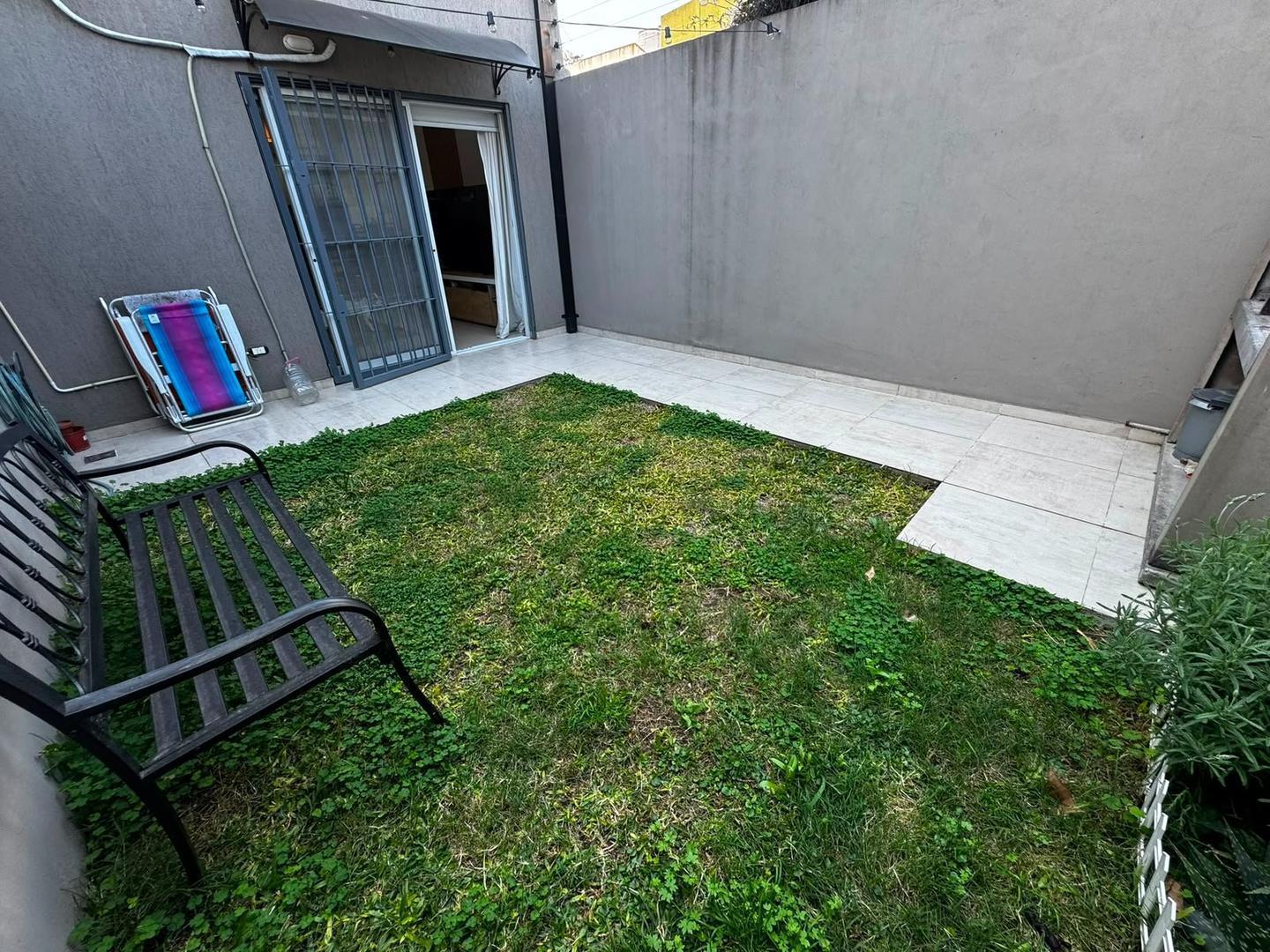 Foto de DEPARTAMENTO PLANTA BAJA CON JARDIN Y COCHERA, SIN EXPENSAS!, imagen 1