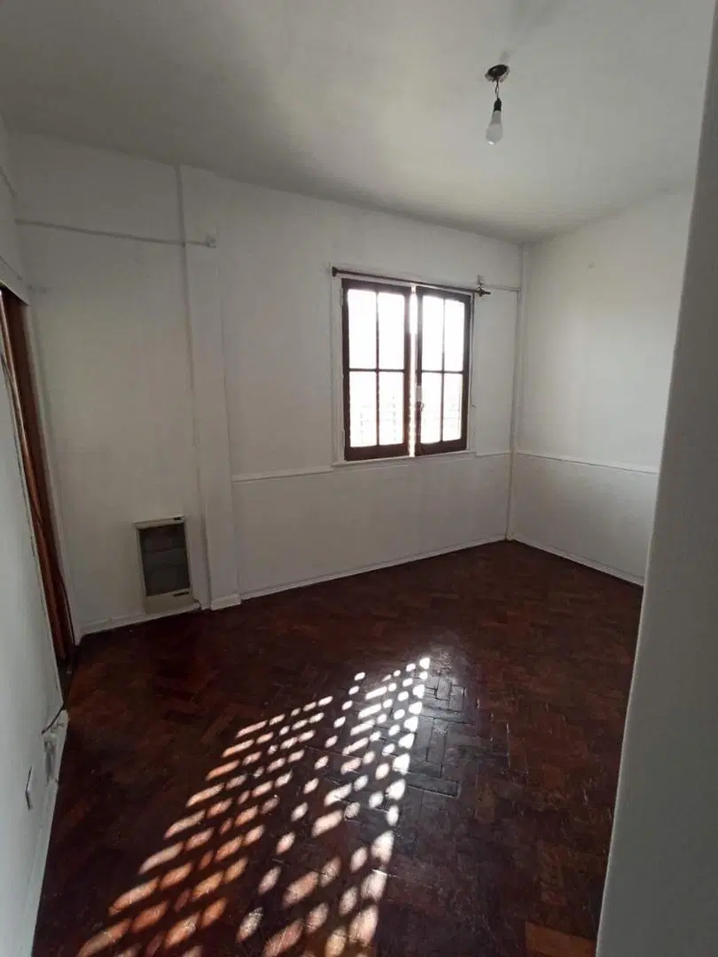 2 Ambientes I 3er. piso por escalera I B/Expensas I M/Lum. 3