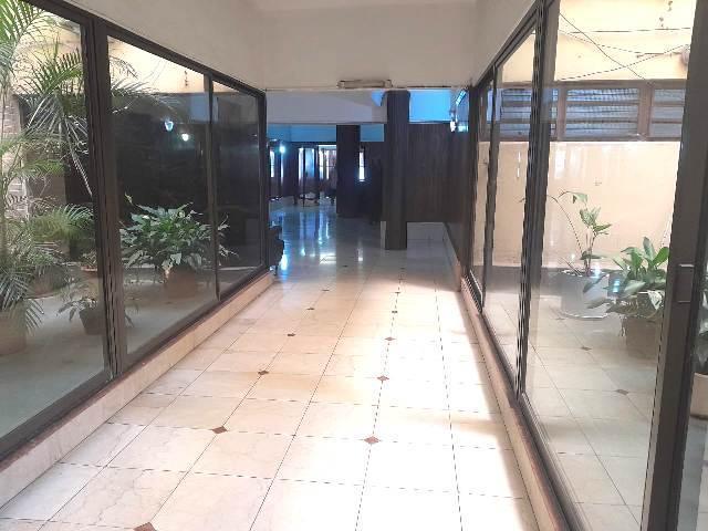 Apto profesional excelente ubicacion, luminoso, C/ Renta