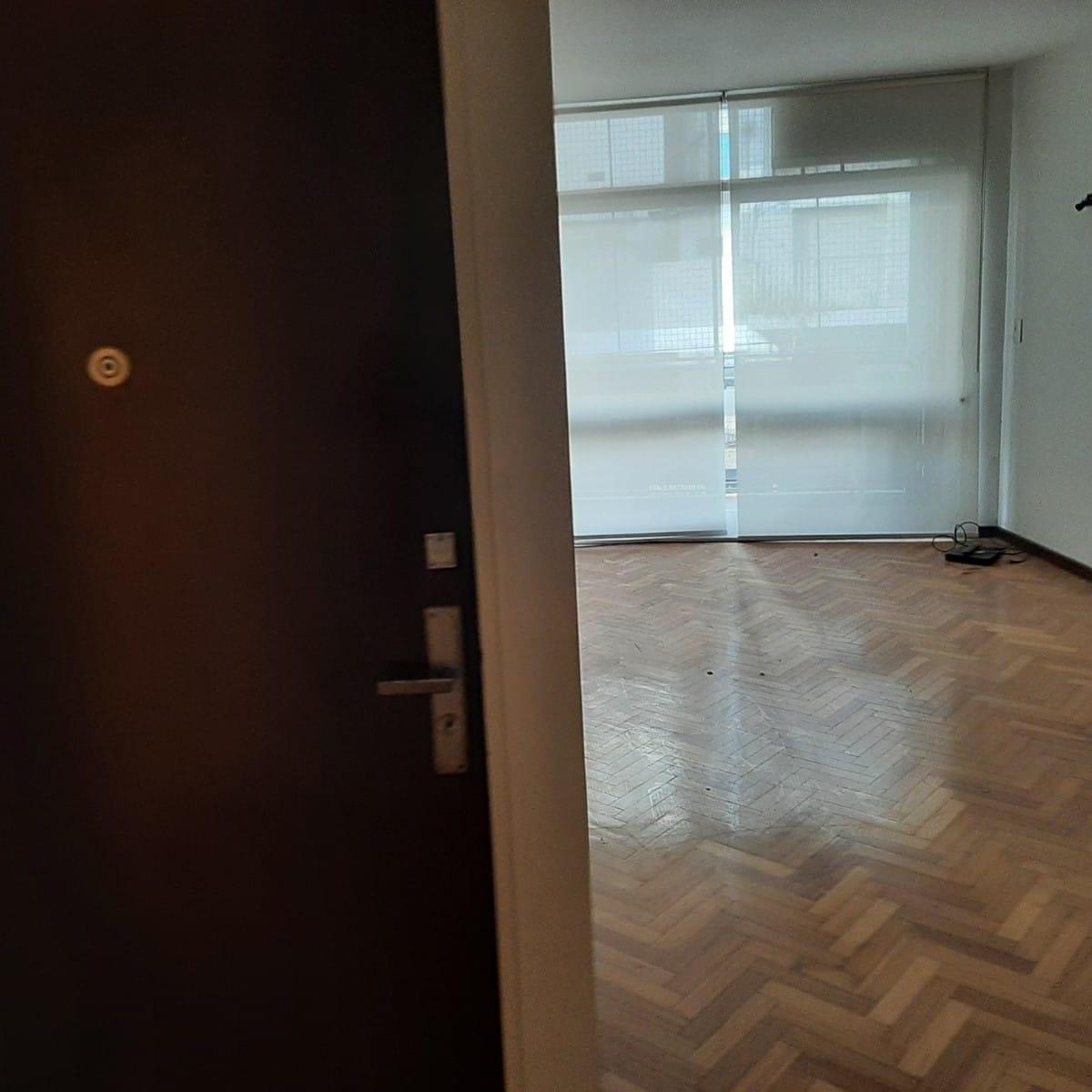 Piso Al Frente Muy Buena Luz. 1