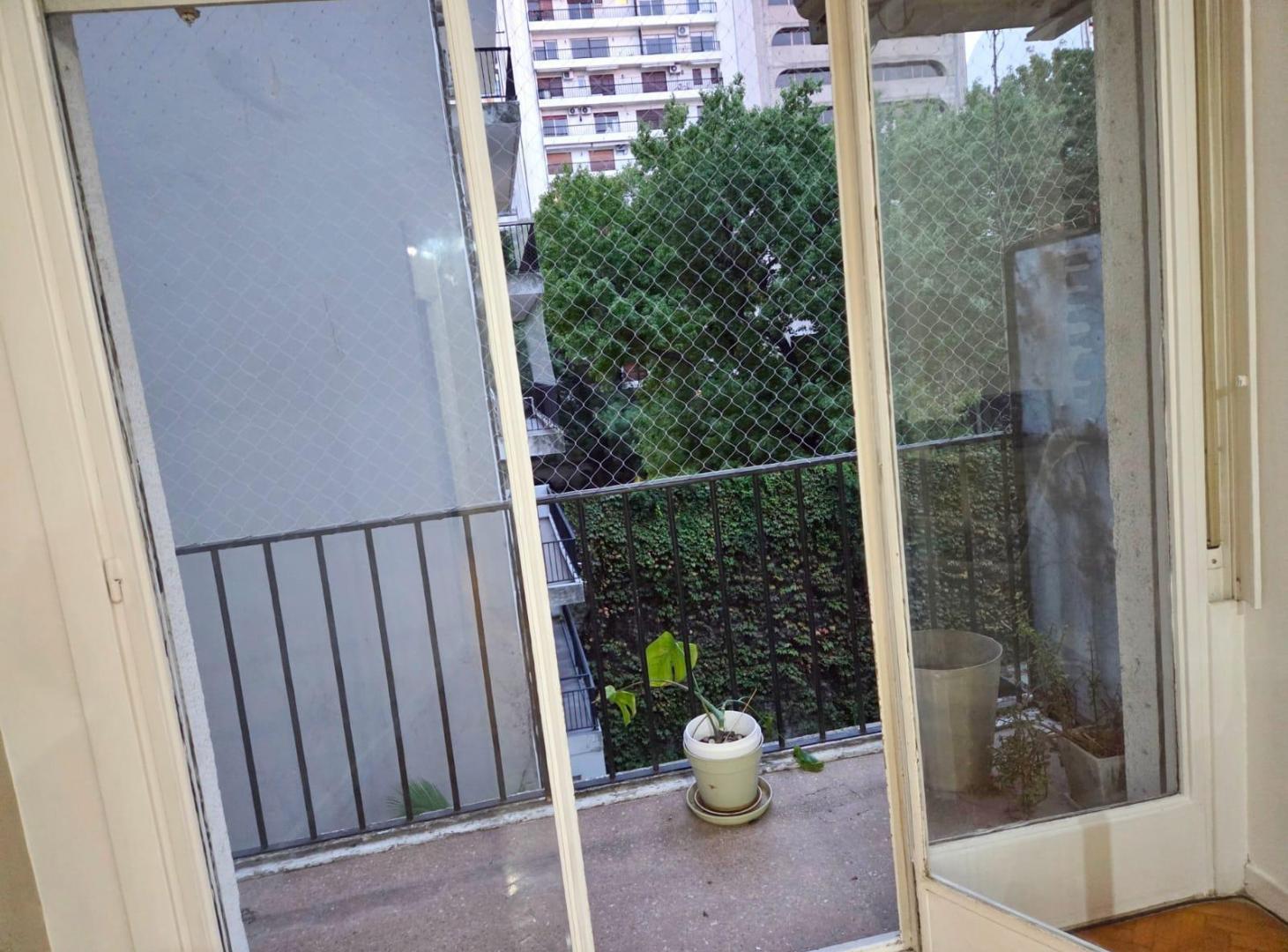 Semipiso palier privado. Libertad y Arroyo. Contra frente.