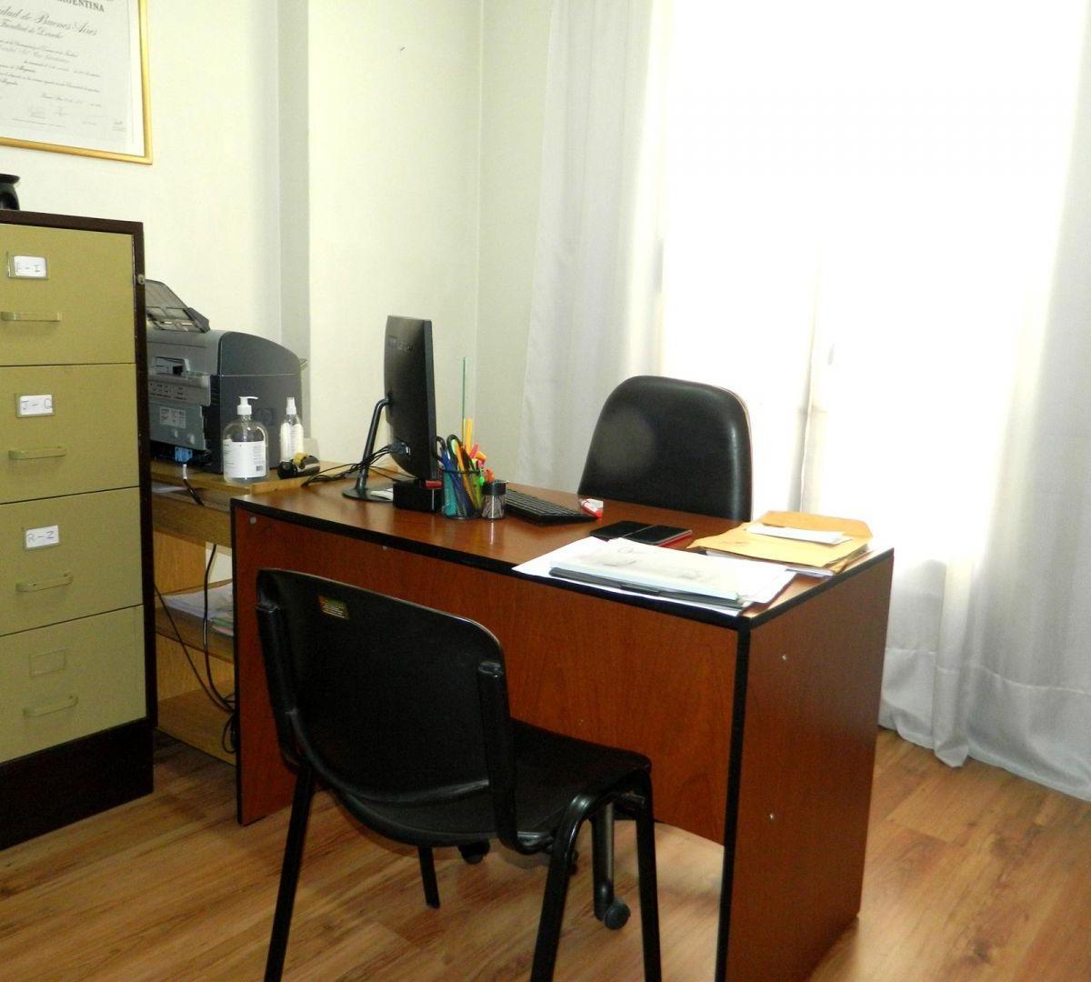 Foto de Oportunidad!! u$s 1.464 x m2 Venta 5 ambientes + dep Centro, imagen 3