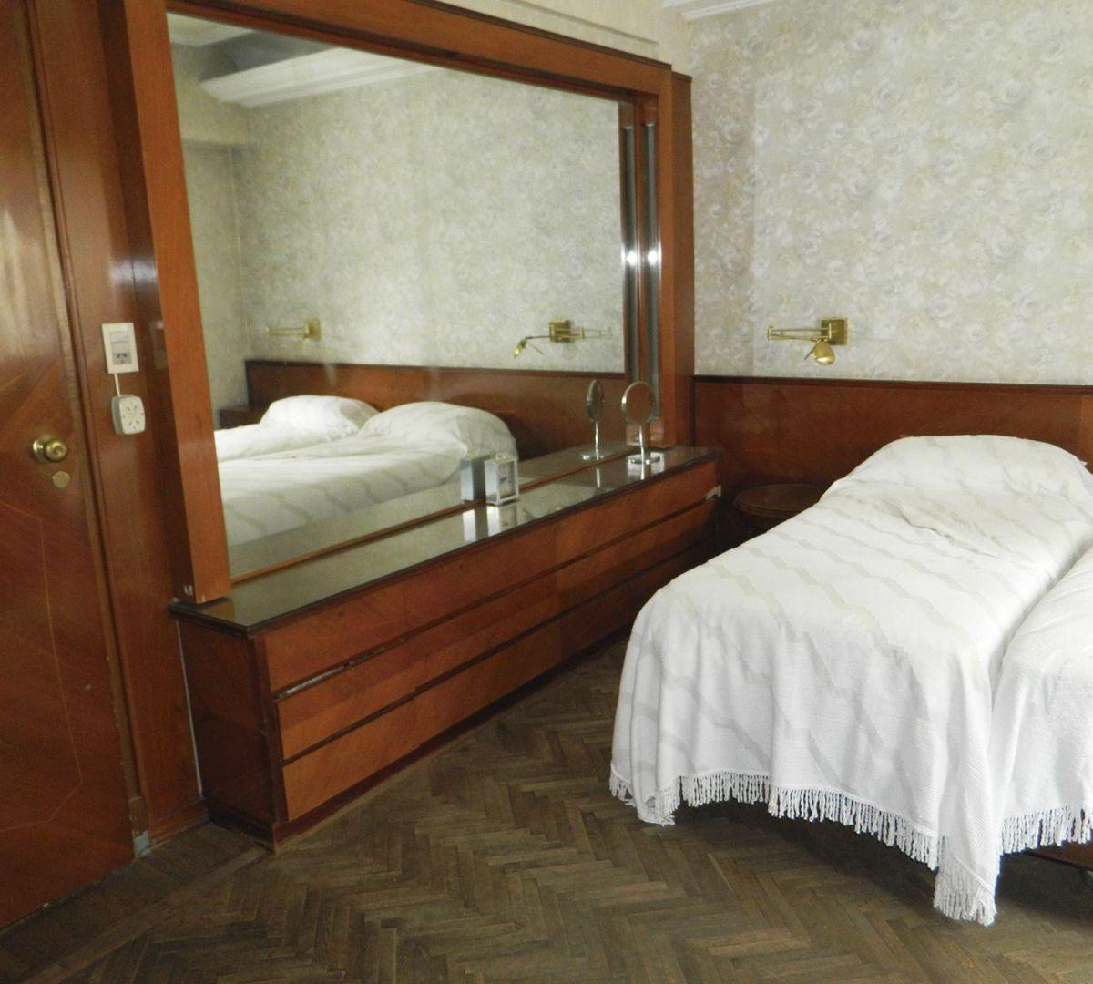 Venta Depto 5 Ambientes Balvanera 4
