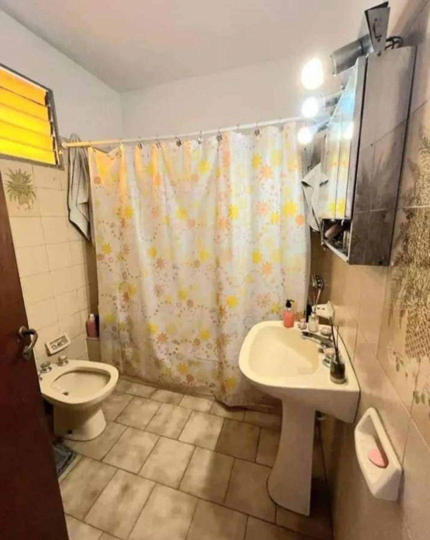Oportunidad! Valor M2 U$S 795 Venta de DEPTO 4 amb Floresta