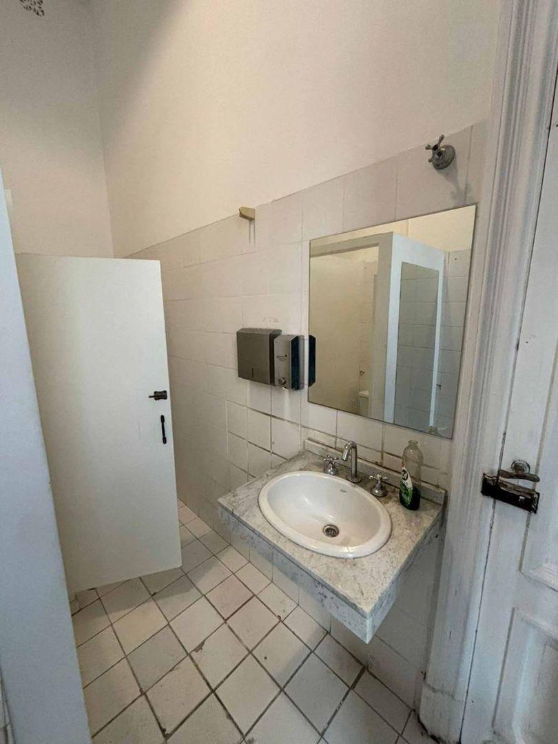 Oportunidad! U$s 1.307 X m² Venta de Depto 7 Amb Balvanera 3