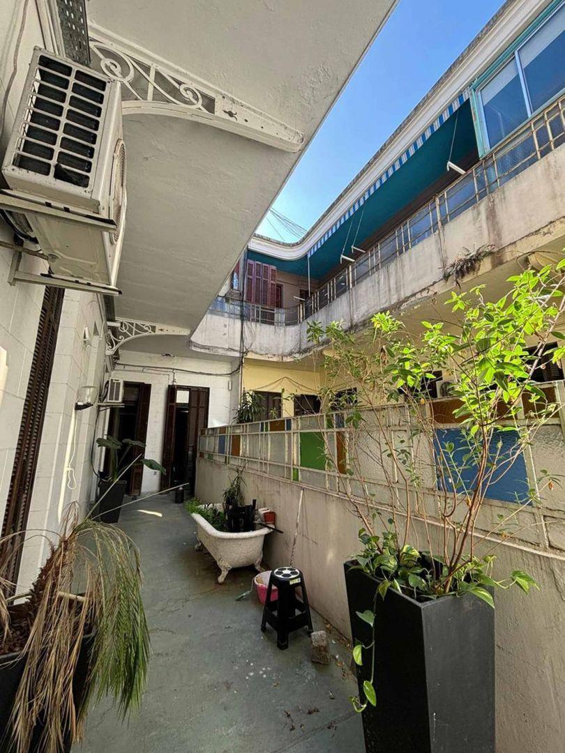 Oportunidad! U$s 1.307 X m² Venta de Depto 7 Amb Balvanera 2
