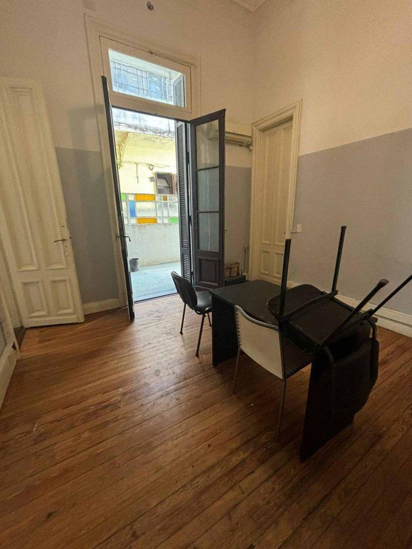 Oportunidad! U$s 1.307 X m² Venta de Depto 7 Amb Balvanera 4