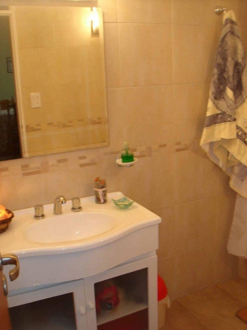 Foto de Oportunidad! Valor x M2 u$s 710 Venta Casa 4 amb Flores, imagen 3