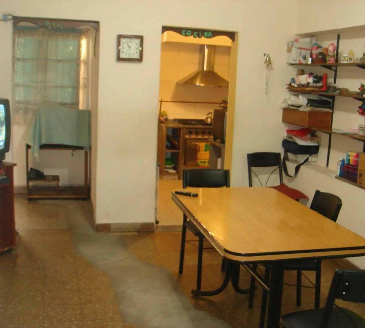 Foto de Oportunidad! Valor x M2 u$s 710 Venta Casa 4 amb Flores, imagen 4