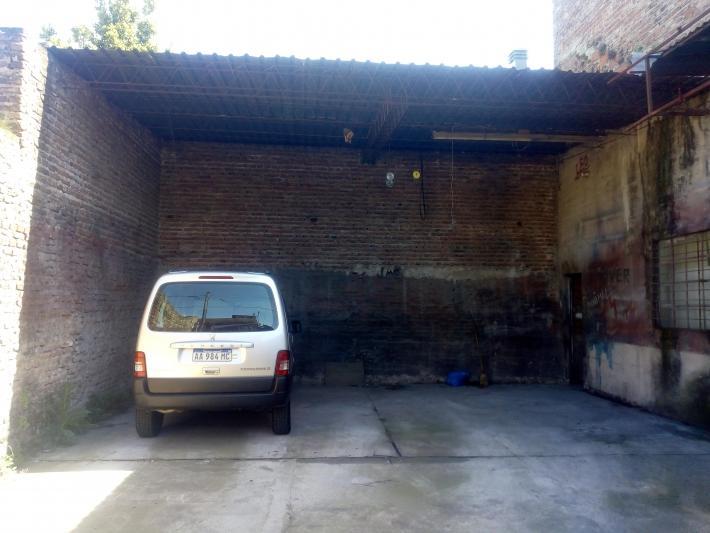 Galpón de 180 m² Cubiertos y 35 m² Descubiertos con Doble Ingreso 4