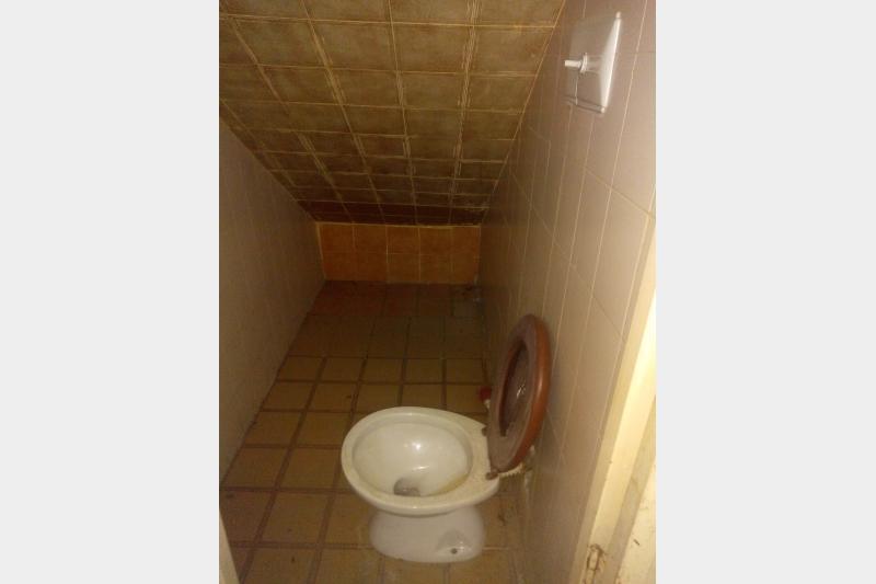 Galpón de 180 m² Cubiertos y 35 m² Descubiertos con Doble Ingreso 1