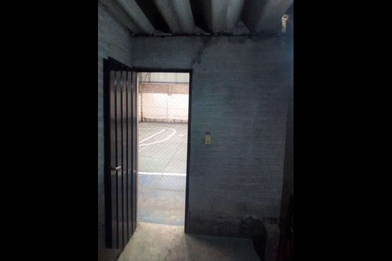 Galpón de 560 m² Ubicado en Esquina en Lomas del Mirador 3