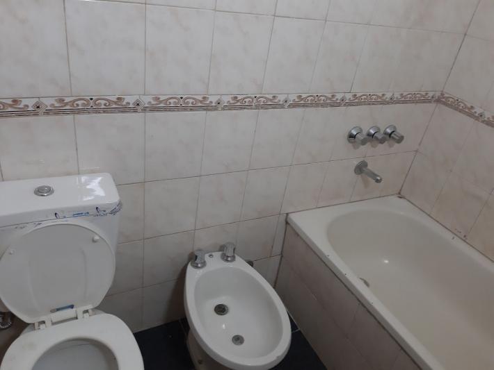Departamento de 2 ambientes en primer piso ubicado en esquina