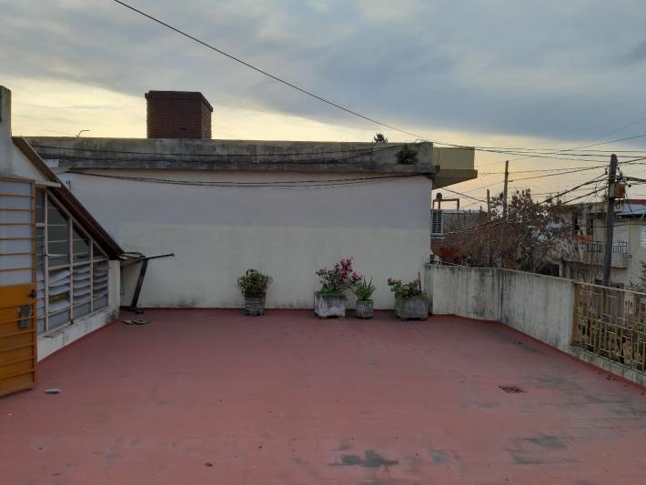 PH CON DOS PROPIEDADES DE 3 Y 2 AMBIENTES MAS LOCAL DE 30 M²