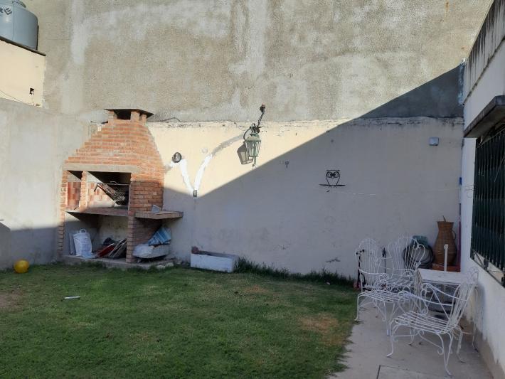VENTA EN BLOCK DE 5 UNIDADES (2 LOCALES AL FRENTE + 3 VIVIENDAS)