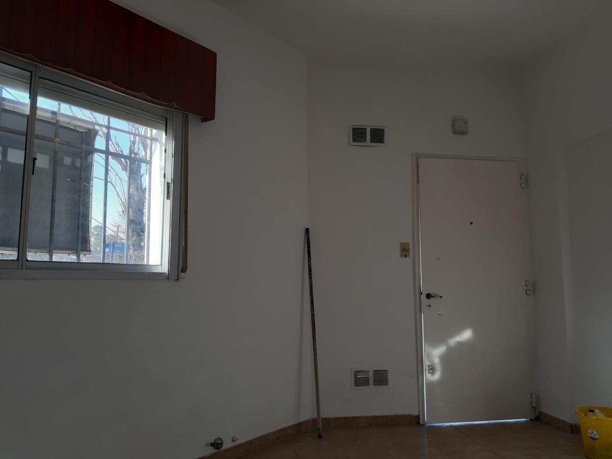 Foto de PH de 2 ambientes con patio y terraza ubicado en esquina Jujuy y Gavilán, imagen 3