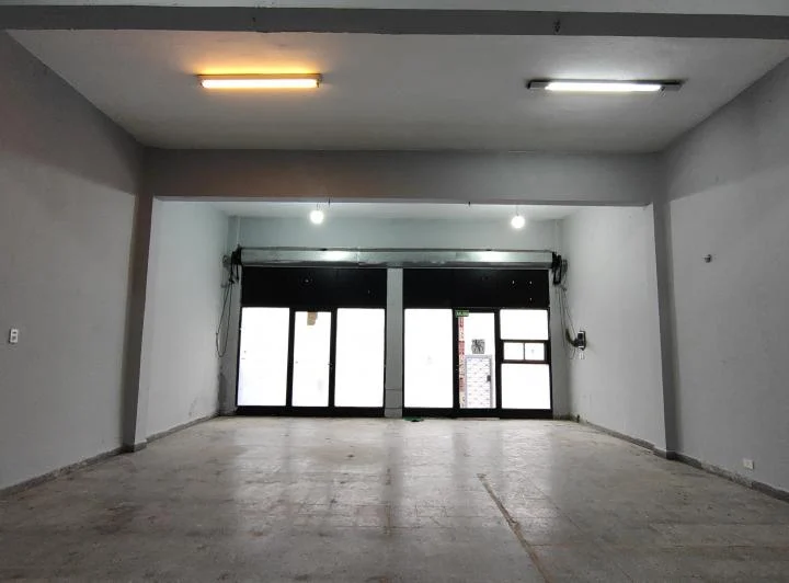 Foto de Excelente local de 75m² ubicado en Avenida Mosconi, imagen 5