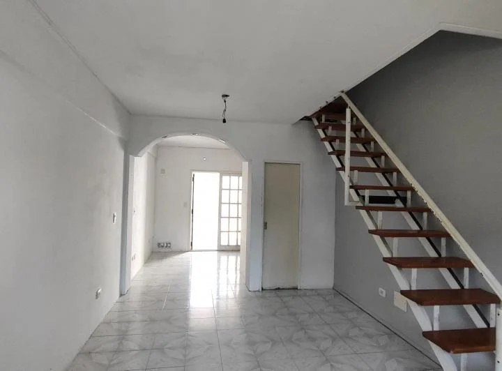 Dúplex de 3 ambientes con patio 1