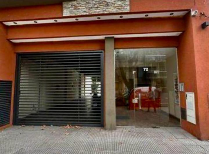 Excelente departamento monoambiente en primer piso con balcón 4
