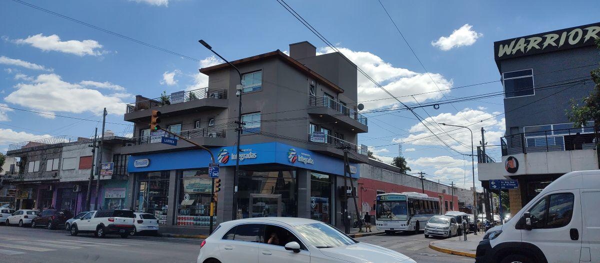 Excelente departamento de 3 Ambientes con terraza con detalles de categoría