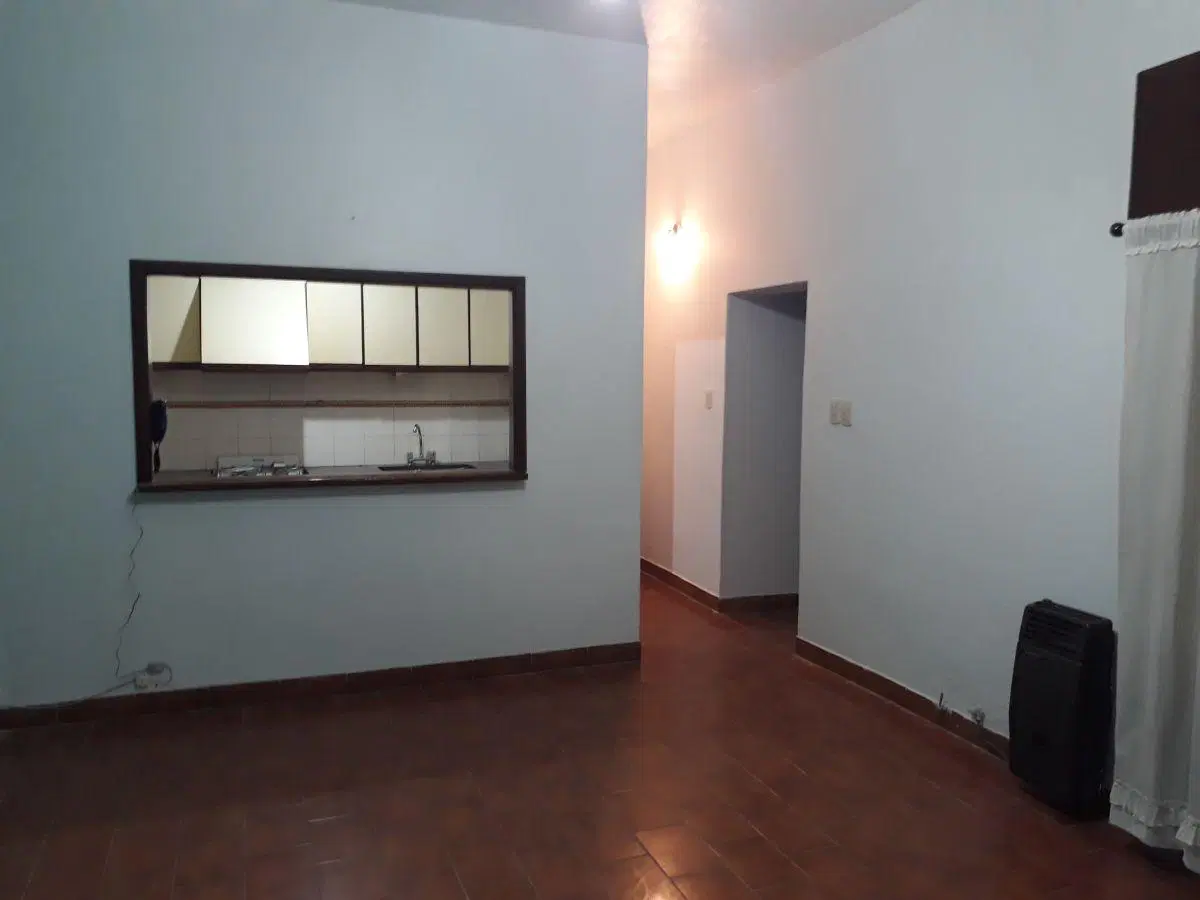 Excelente PH de 2 ambientes por pasillo interno con patio y terraza 8