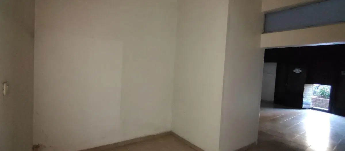 Local de 40m² ubicado a 20 metros de Avenida Domingo Perón 2
