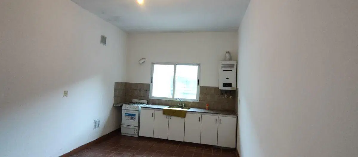 Excelente casa de 3 ambientes con gran patio 8