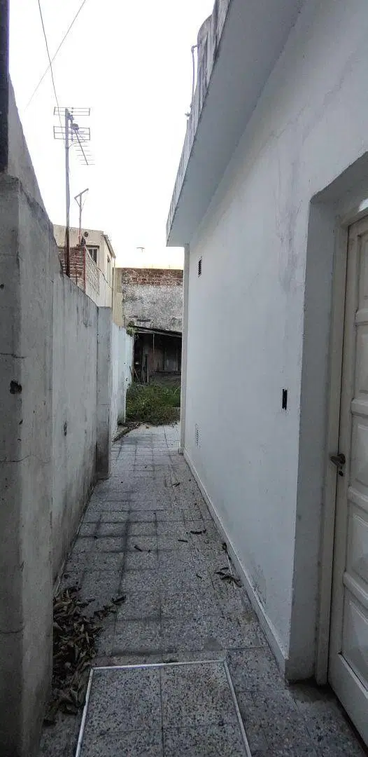 Excelente casa de 3 ambientes con gran patio 2